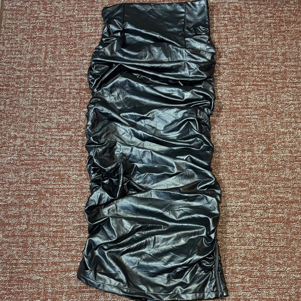 Angelina faux leather rouched side zip maxi skirt women’s XL - Picture 2 of 10